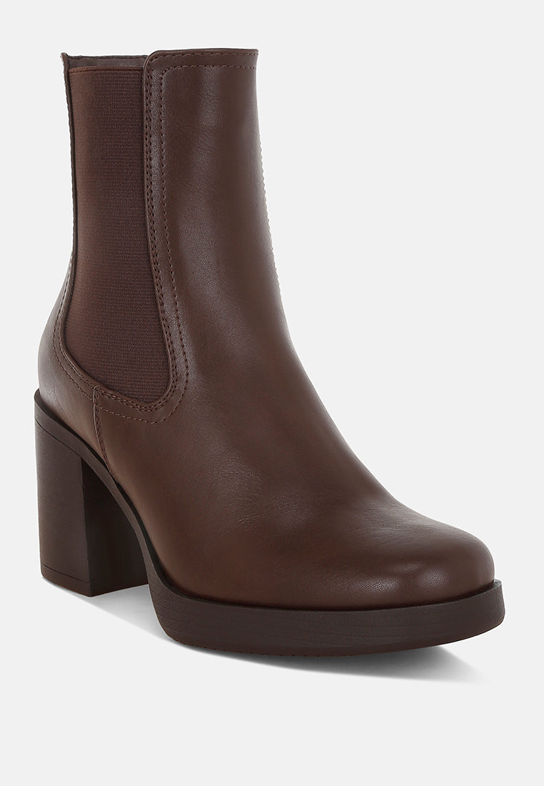 scuala faux leather chelsea boots#color_brown