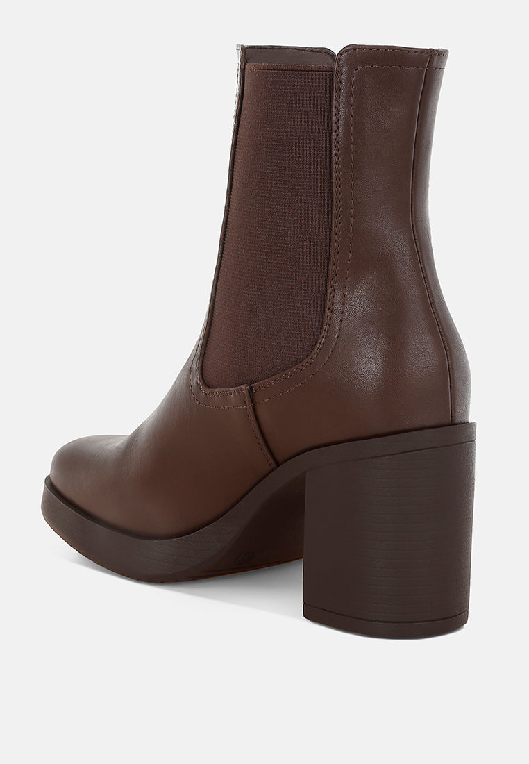 scuala faux leather chelsea boots#color_brown