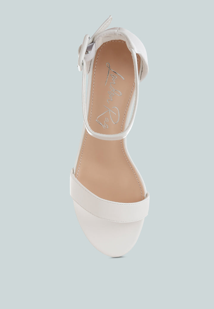 sandal tumit kucing kulit imitasi dengan mode#color_white