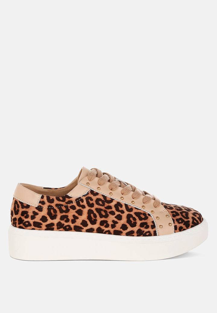 zapatillas gruesas con estampado de leopardo y tachuelas flippin#color_beige