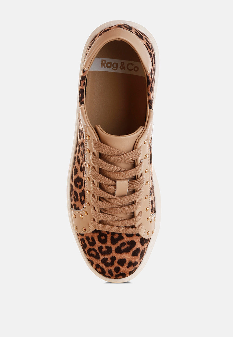 zapatillas gruesas con estampado de leopardo y tachuelas flippin#color_beige