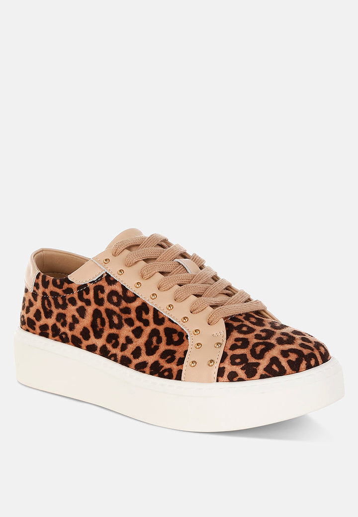 zapatillas gruesas con estampado de leopardo y tachuelas flippin#color_beige