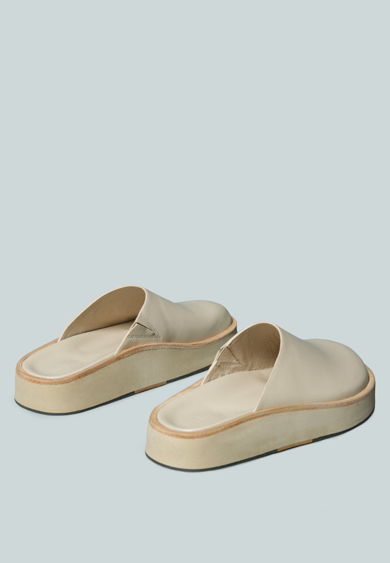 zapatos sin cordones con plataforma plana de Givens#color_nude