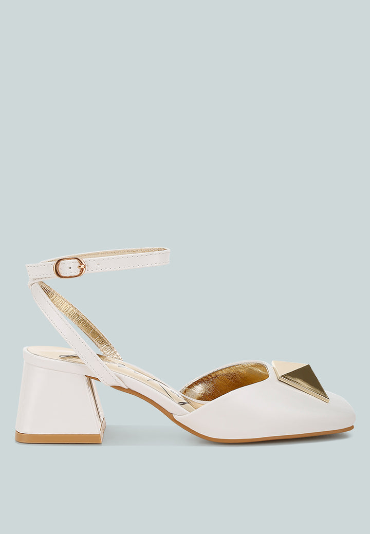 brooch detail ankle strap sandals by ruw#color_off-white