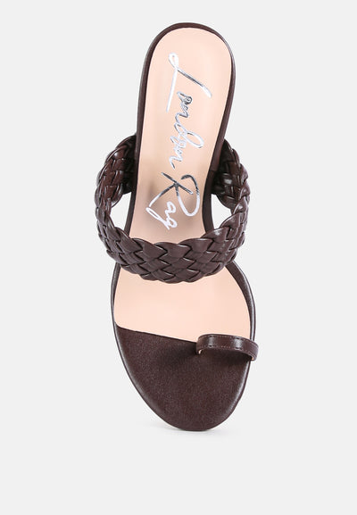 high perks woven strap toe ring sandals#color_espresso