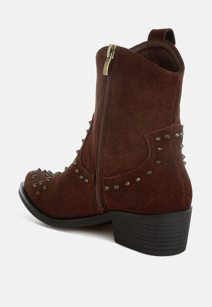 botas vaqueras adornadas con tachuelas hira#color_brown