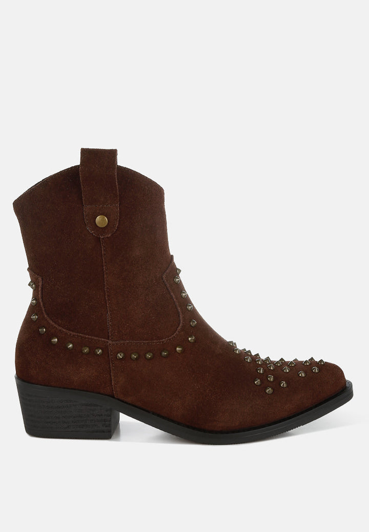botas vaqueras adornadas con tachuelas hira#color_brown