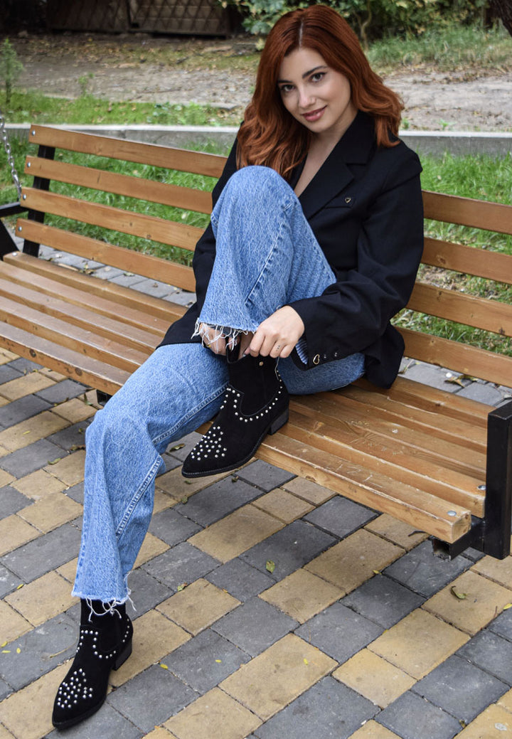 botas vaqueras adornadas con tachuelas hira#color_black