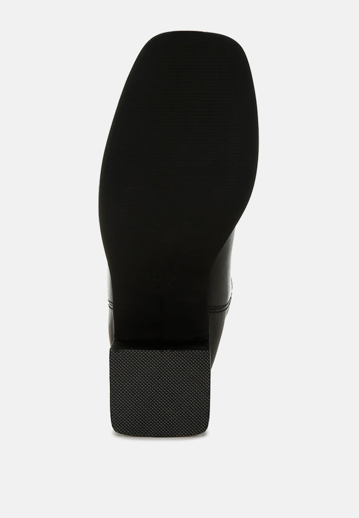 Botines iliad de cuero genuino con detalles metálicos#color_negro