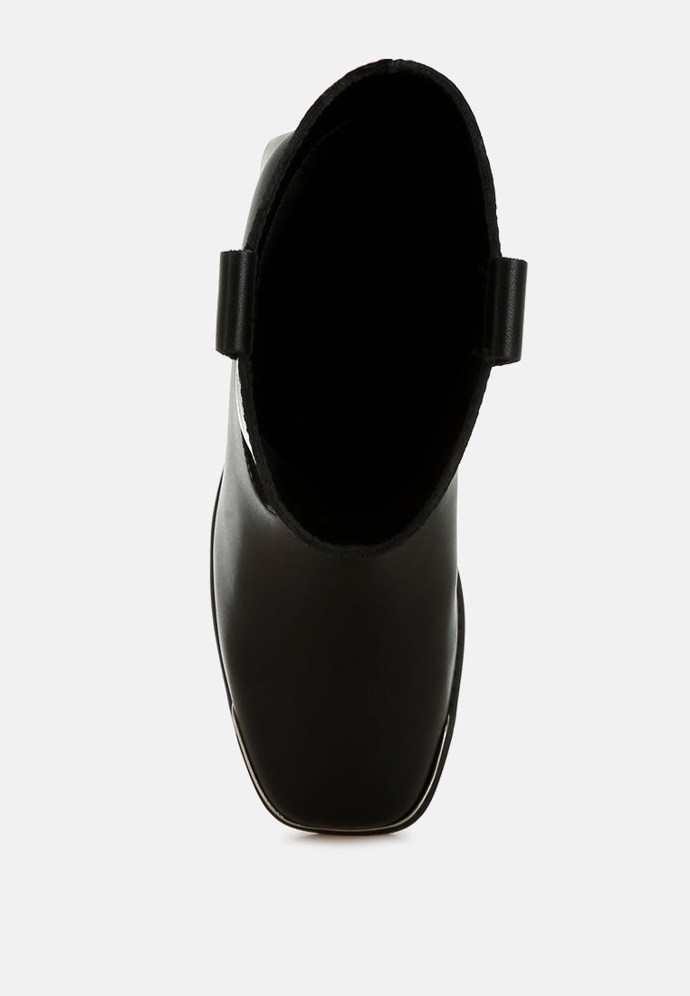 Botines iliad de cuero genuino con detalles metálicos#color_negro