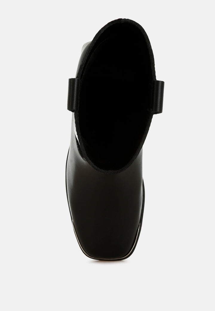 Botines iliad de cuero genuino con detalles metálicos#color_negro