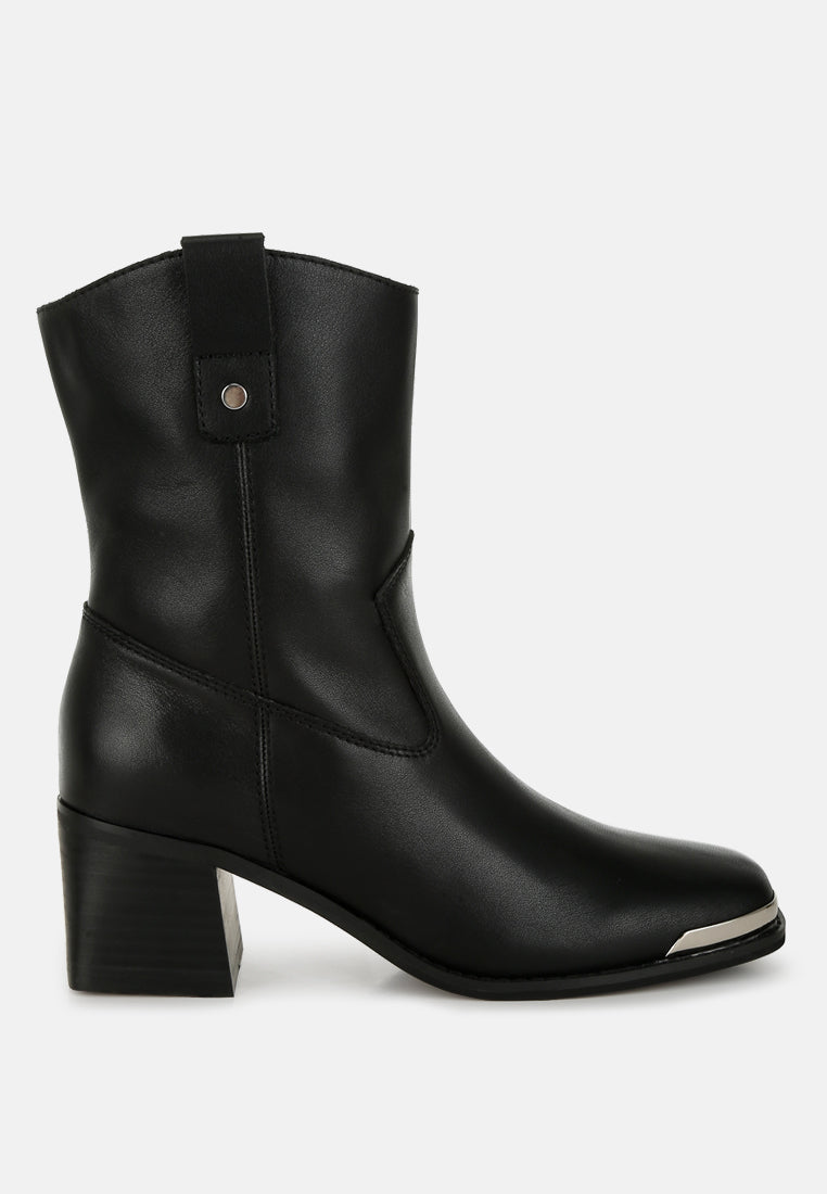 Botines iliad de cuero genuino con detalles metálicos#color_negro