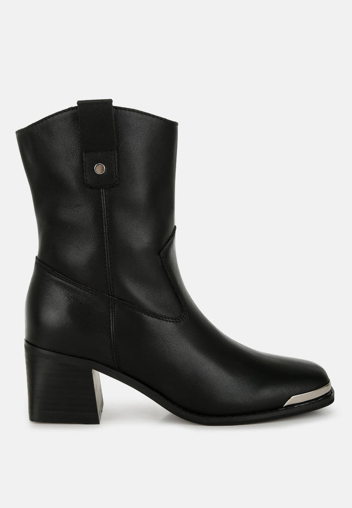 Botines iliad de cuero genuino con detalles metálicos#color_negro