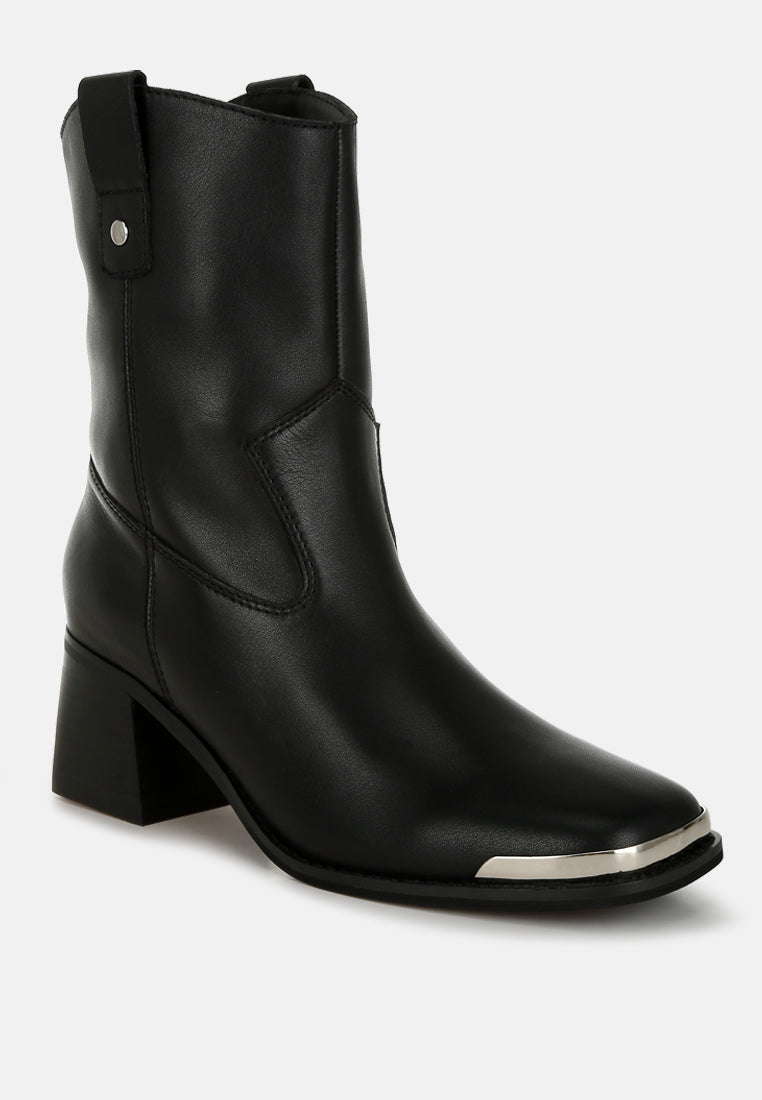 Botines iliad de cuero genuino con detalles metálicos#color_negro