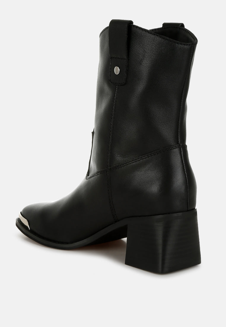 Botines iliad de cuero genuino con detalles metálicos#color_negro