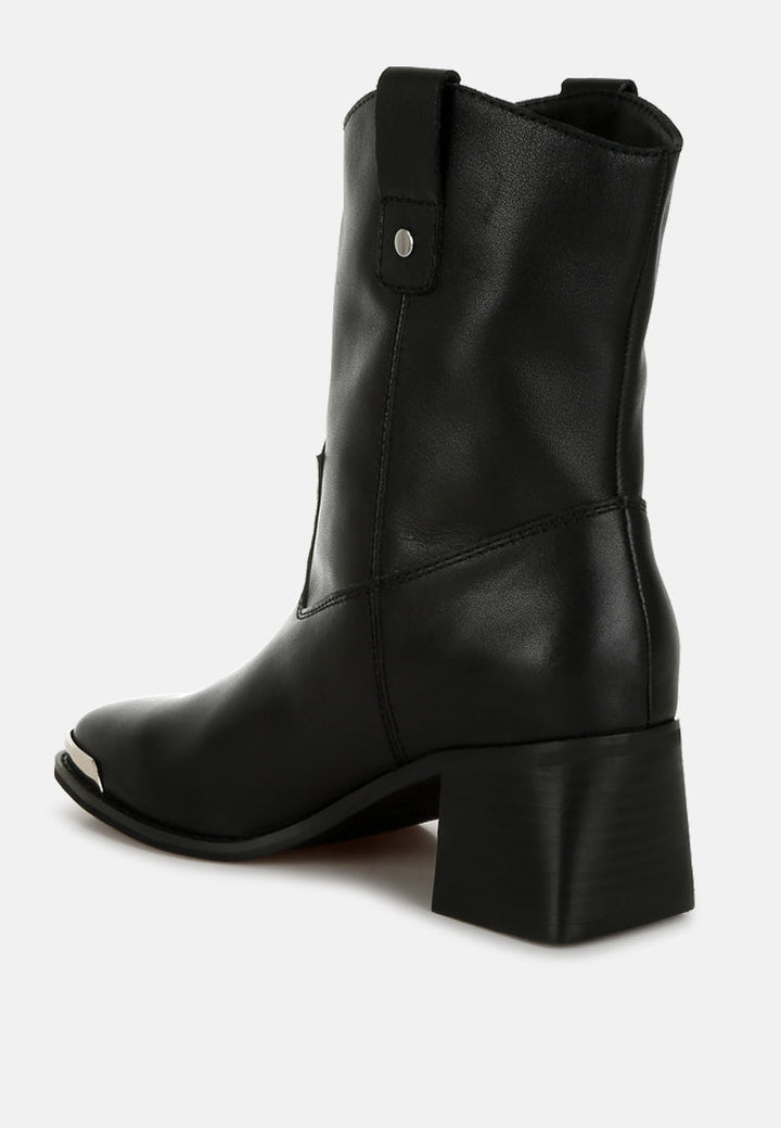 Botines iliad de cuero genuino con detalles metálicos#color_negro
