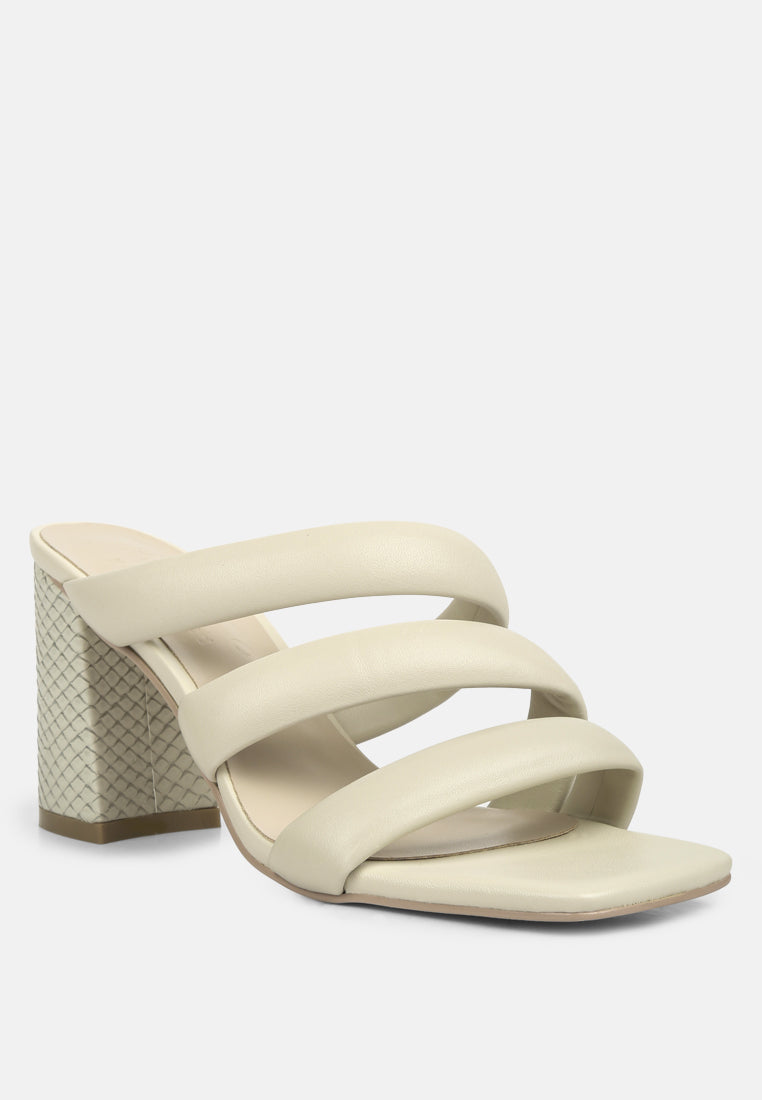 Sandalias Kywe con tacón texturizado y tira gruesa#color_off-white