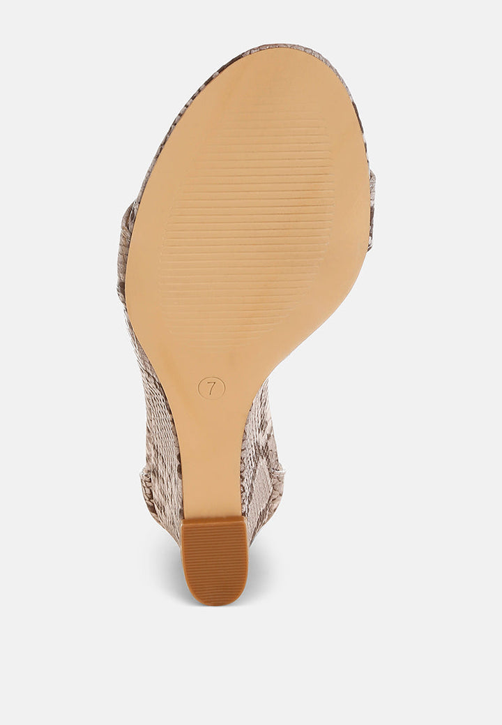 kodor snake print slim wedge heel sandals#color_natural
