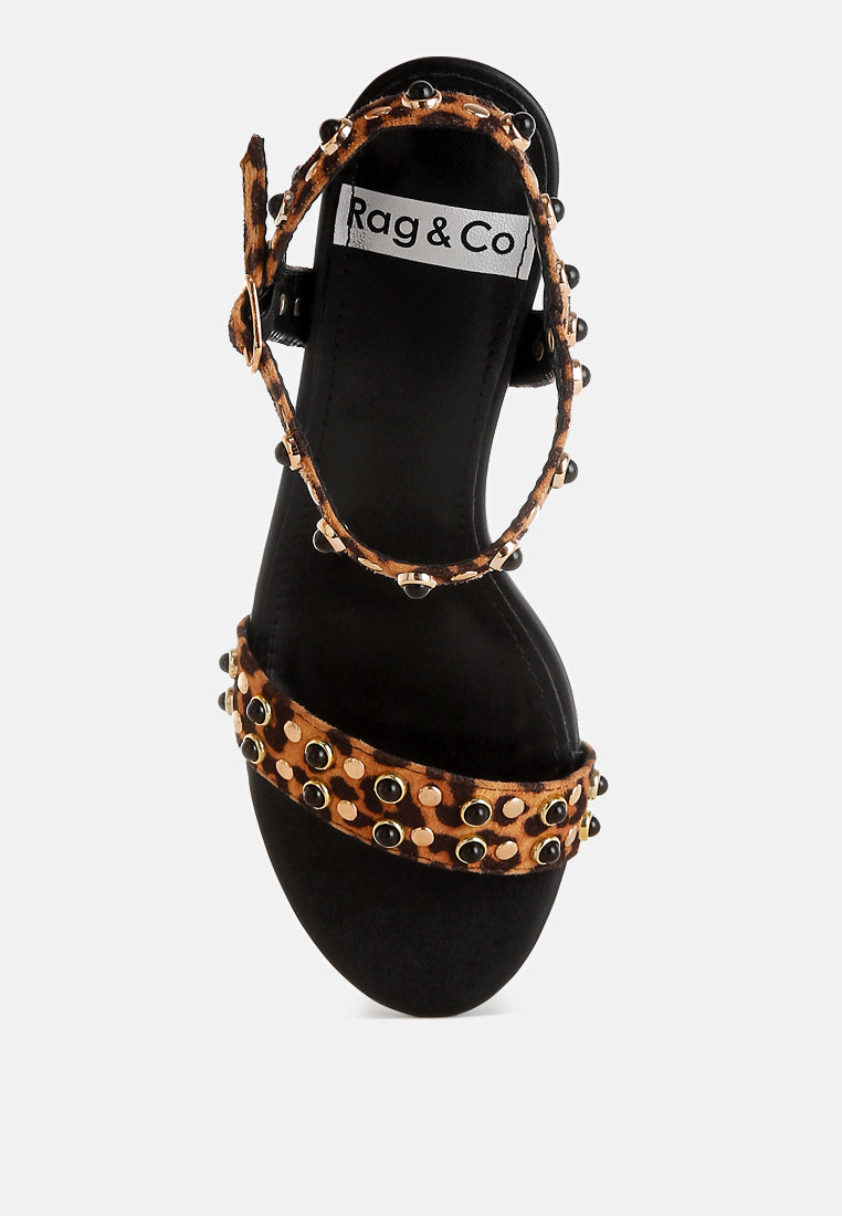 sandalias de leopardo con detalle de tachuelas y perlas laro#color_leopard