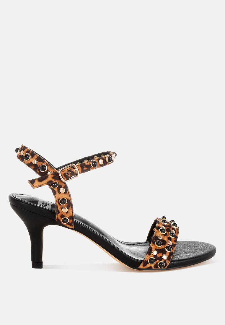 sandalias de leopardo con detalle de tachuelas y perlas laro#color_leopard