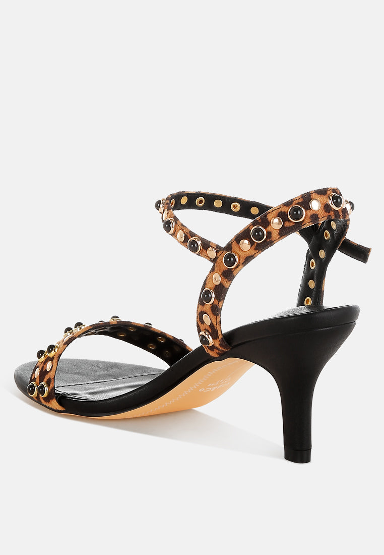 sandalias de leopardo con detalle de tachuelas y perlas laro#color_leopard