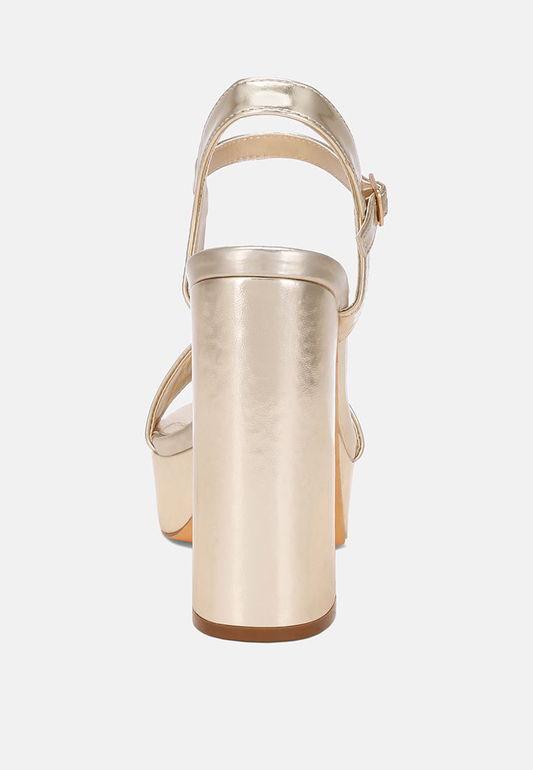 Tacones en bloque con plataforma y hebilla lilasta#color_gold-metallic