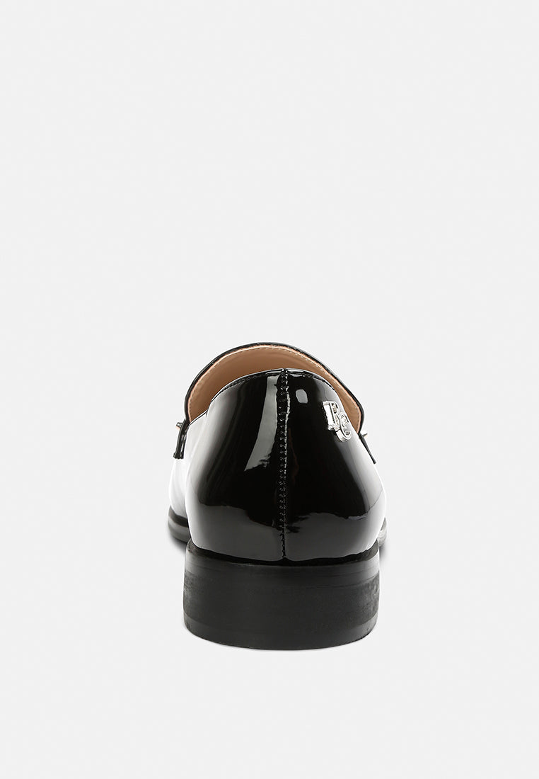 Mocasines semicasuales de charol con detalle de tachuelas de meanbabe#color_black
