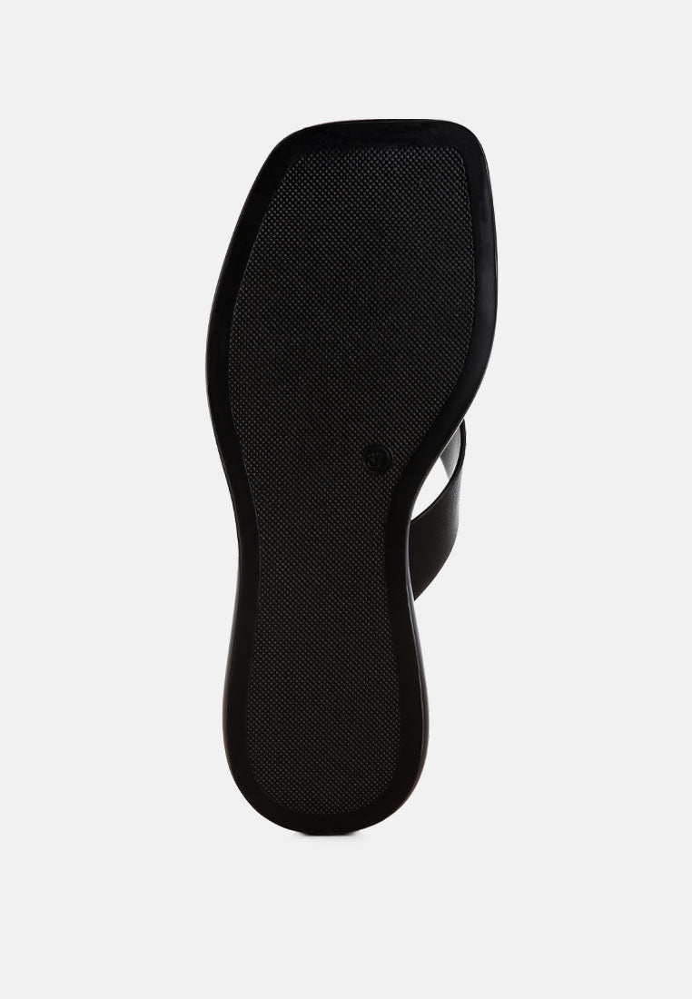 makawi thong toe slip ons#color_black-genuine-leather