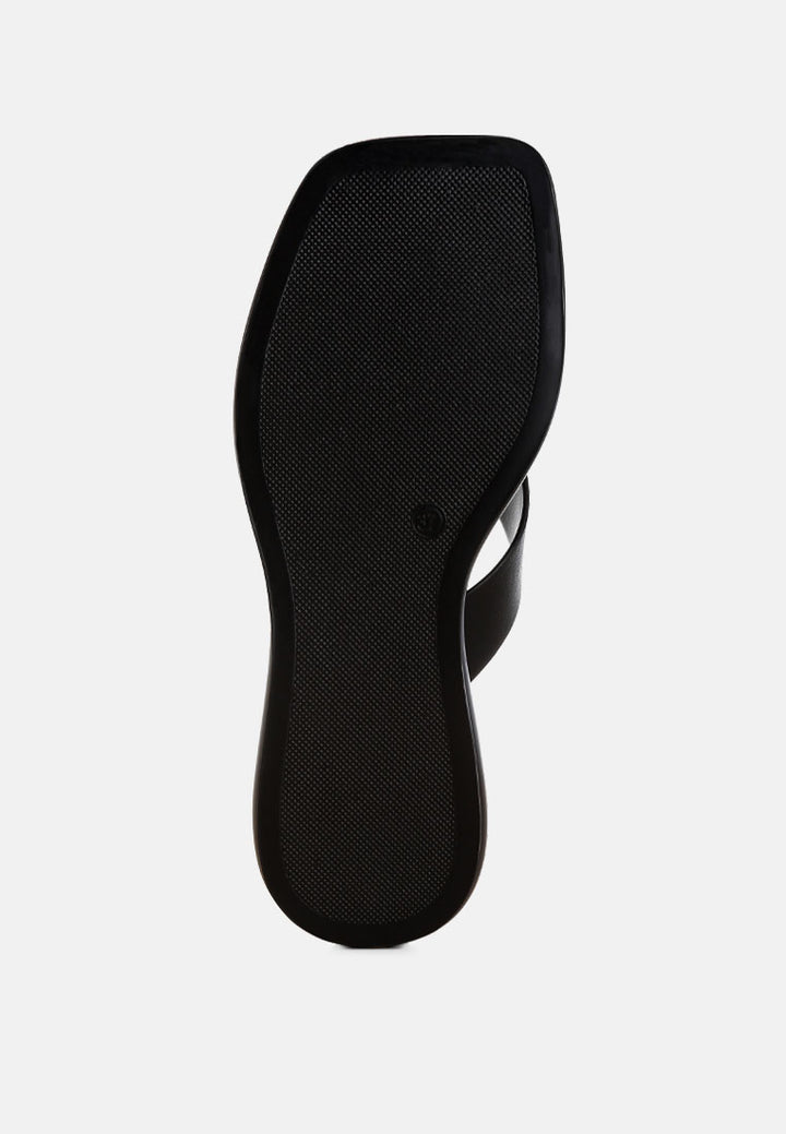 makawi thong toe slip ons#color_black-genuine-leather