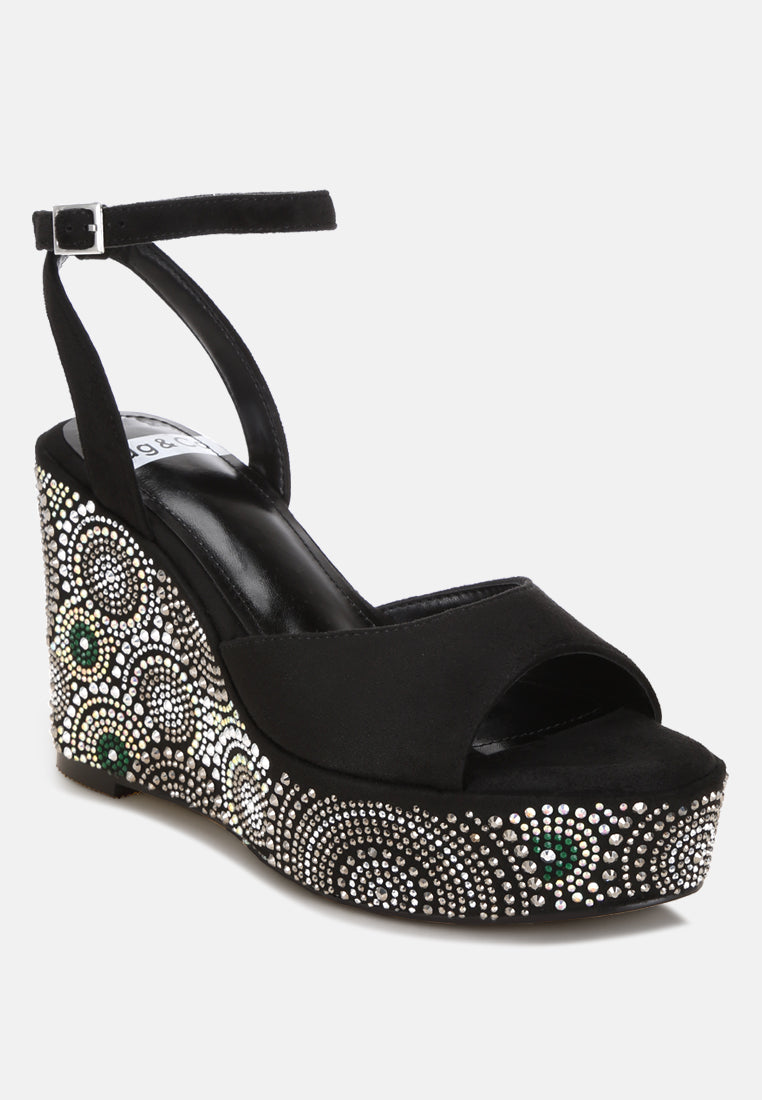 Tacones de cuña adornados con patrón geométrico#color_black