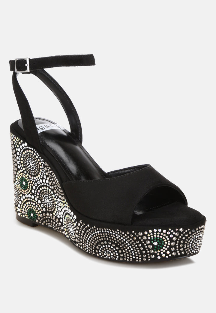 Tacones de cuña adornados con patrón geométrico#color_black