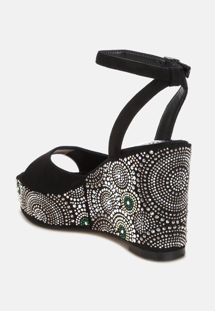 Tacones de cuña adornados con patrón geométrico#color_black