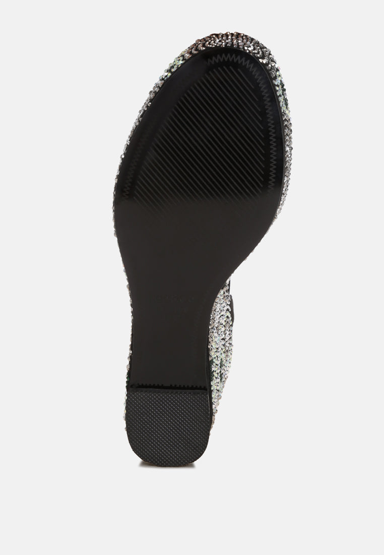 Tacones de cuña adornados con patrón geométrico#color_black
