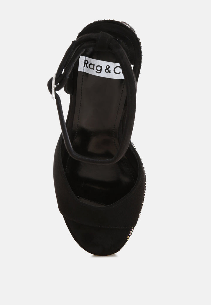 Tacones de cuña adornados con patrón geométrico#color_black