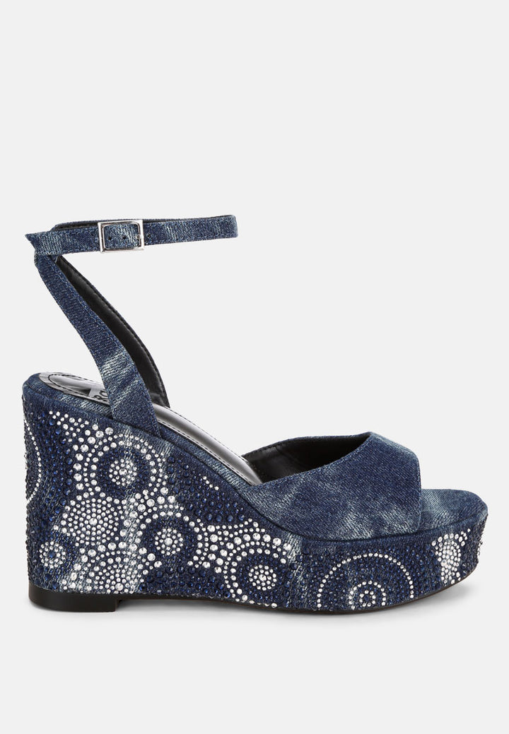 Tacones de cuña adornados con patrón geométrico#color_benim