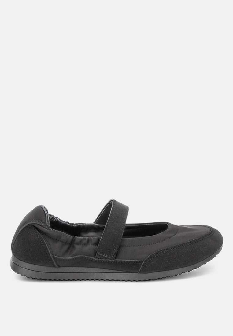 mayana flexible velcro strap sneakers#color_black