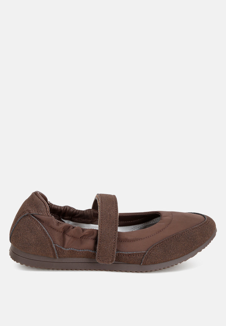 zapatillas mayana con tira velcro flexible#color_brown