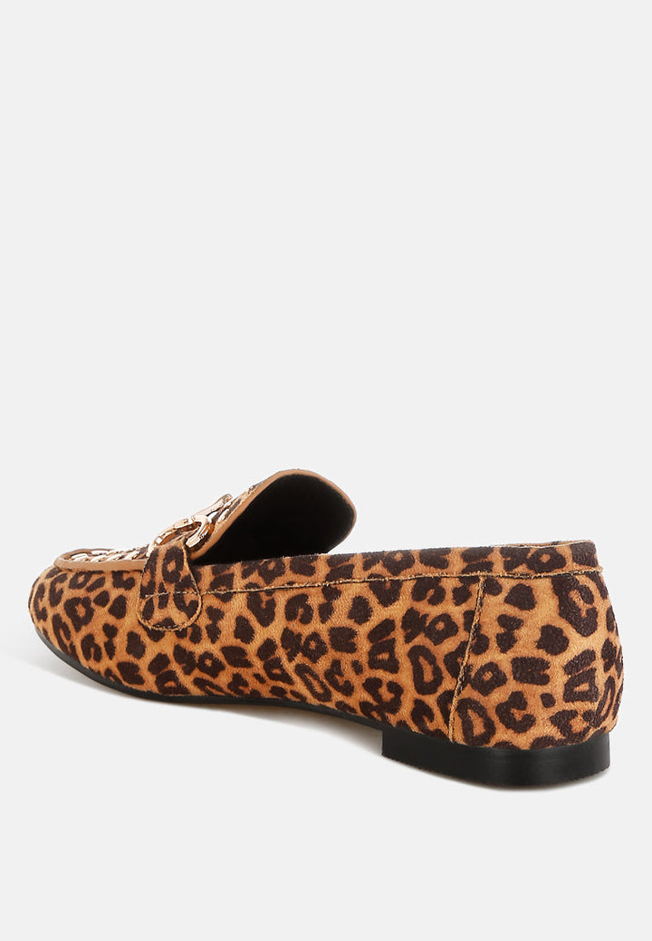 mocasines meopa con estampado de leopardo metalizado y tachuelas#color_leopard