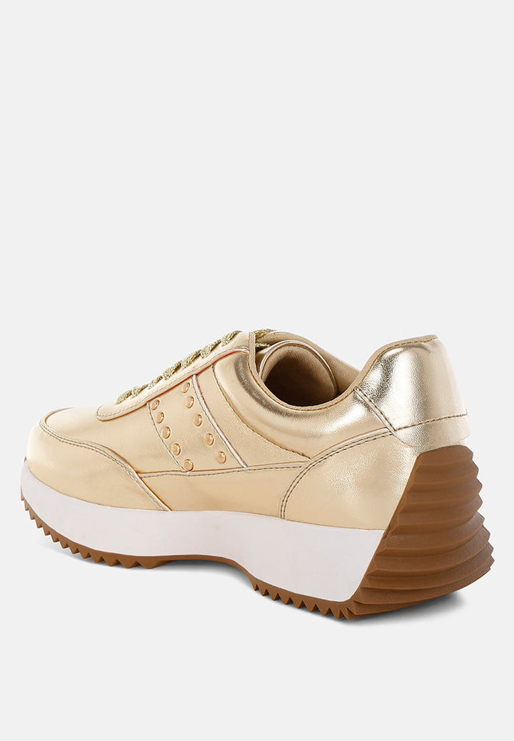Zapatillas de piel metalizada con tachuelas#color_gold