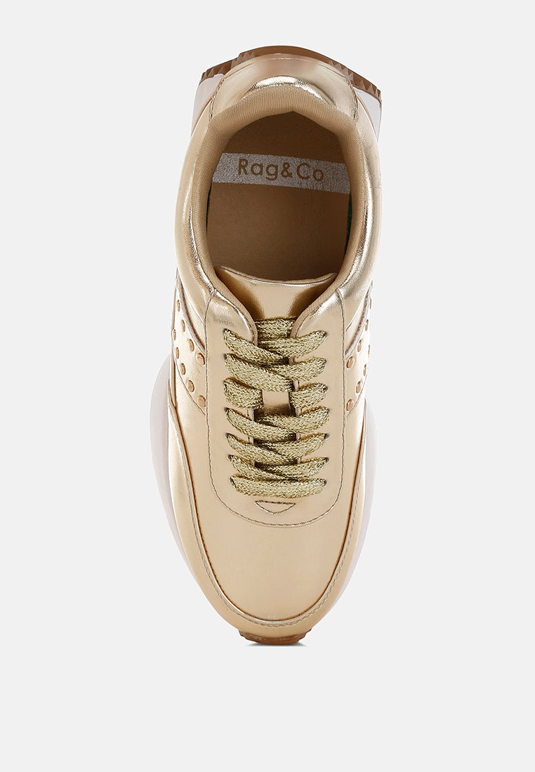 Zapatillas de piel metalizada con tachuelas#color_gold