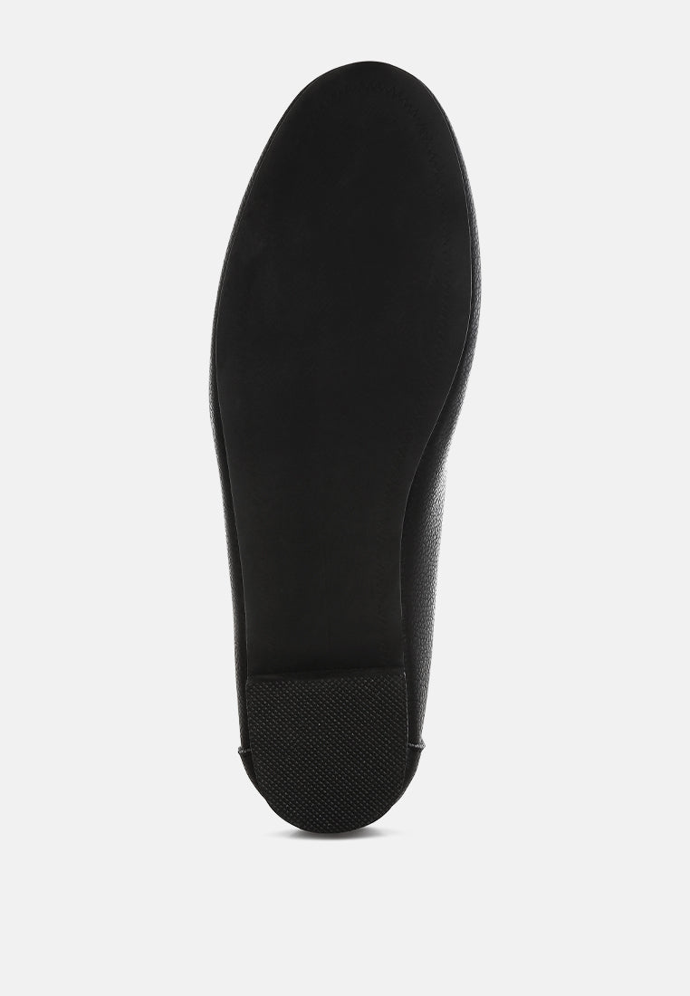 mocasines de cuero real adornados con horsebit y tachuelas de modaha#color_black