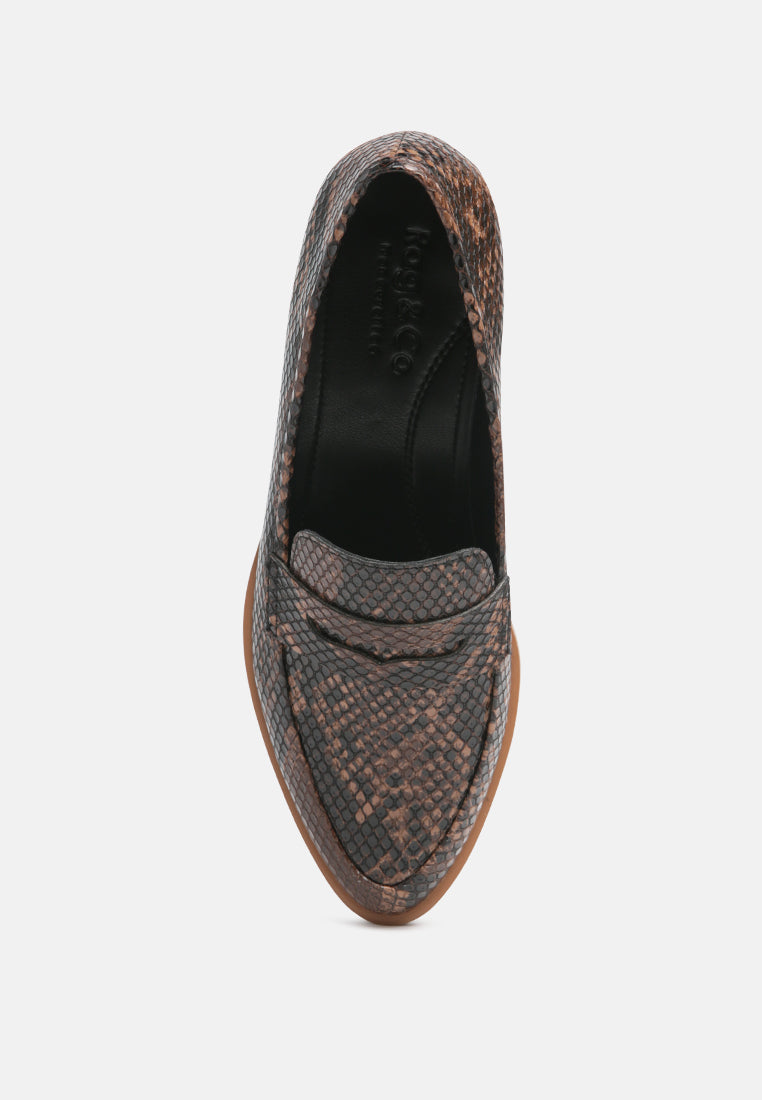 mocasines nadia con textura de serpiente#color_brown-snake