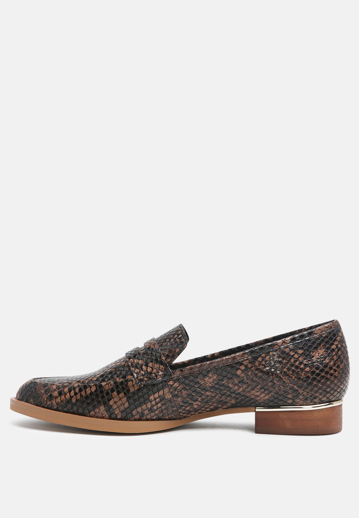 mocasines nadia con textura de serpiente#color_brown-snake