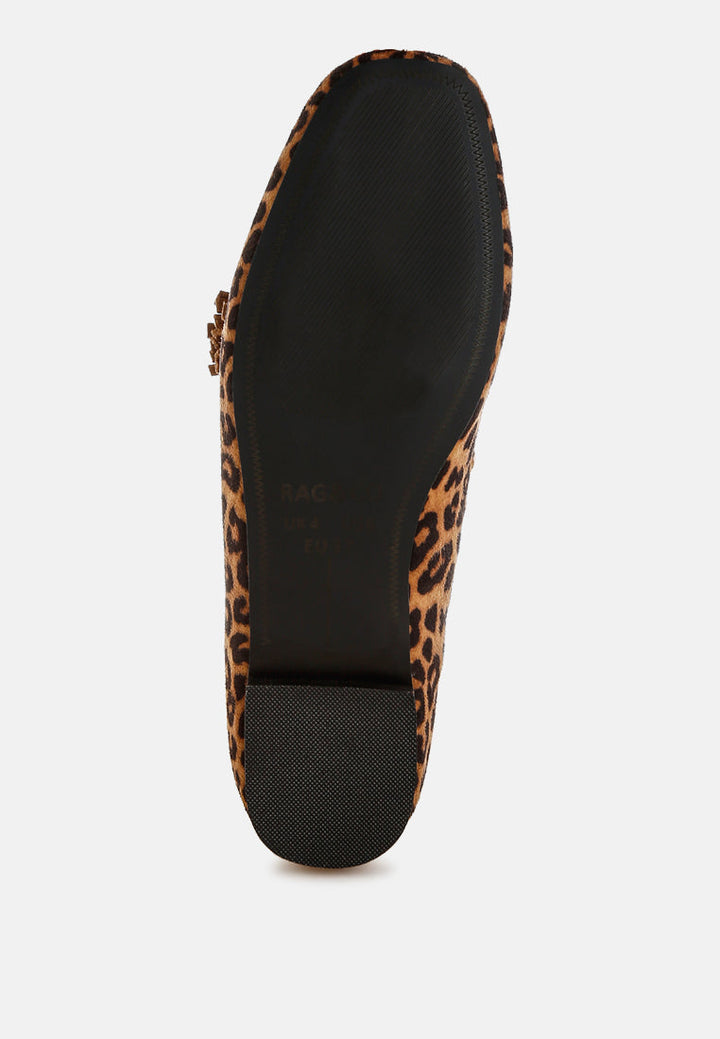 Mocasines de leopardo con detalle de tachuelas y borlas Niloha#color_leopard