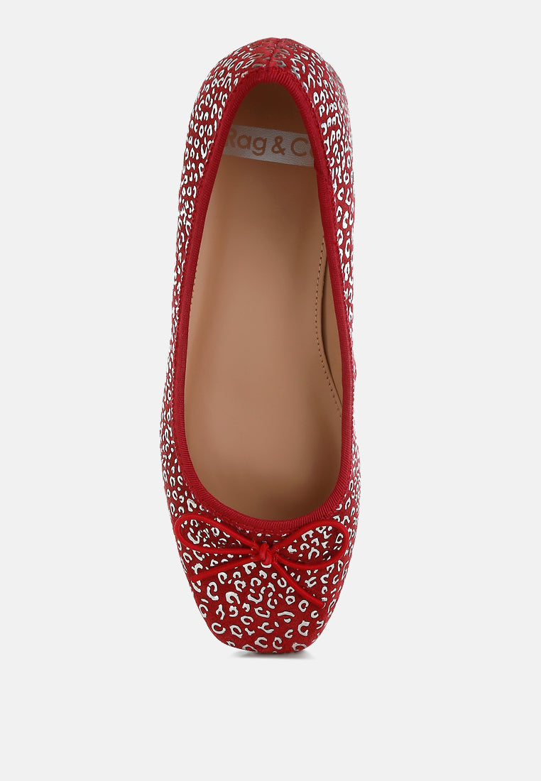 bailarinas ningen de tacón bloque con estampado de leopardo#color_dark-red