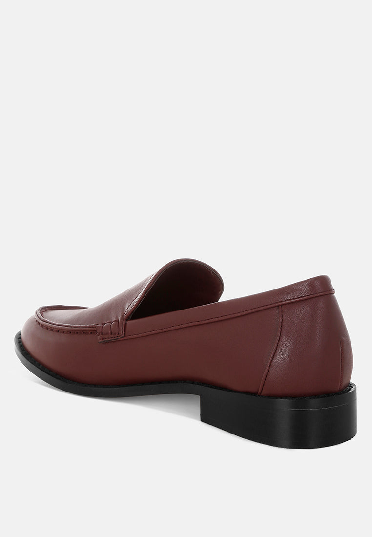 en mocasines de cuero de tacón bajo#color_burgundy