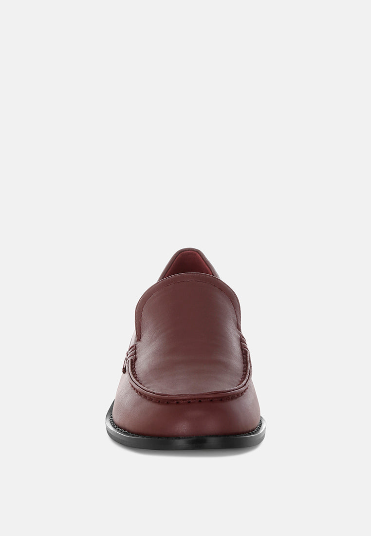 en mocasines de cuero de tacón bajo#color_burgundy