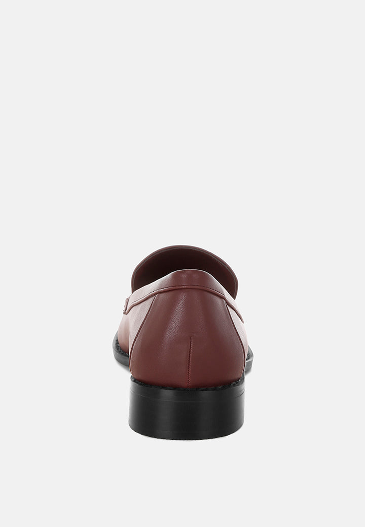 en mocasines de cuero de tacón bajo#color_burgundy