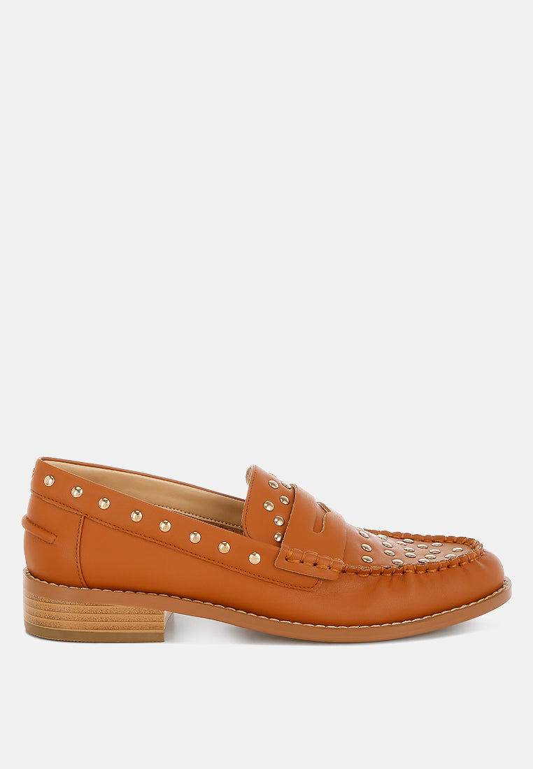 Mocasines de piel con adornos de tachuelas oglavia#color_tan