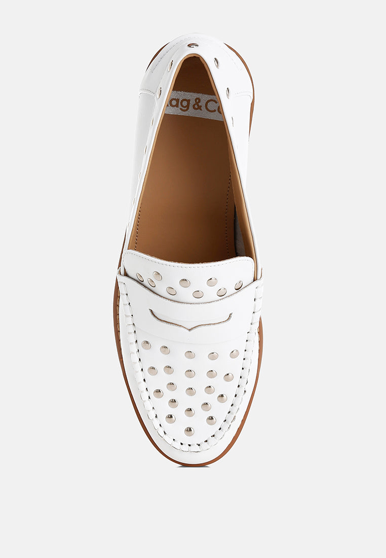 mocasines oglavia de piel con adornos de tachuelas#color_white